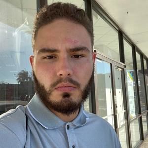 Meet your Posher, Zachary